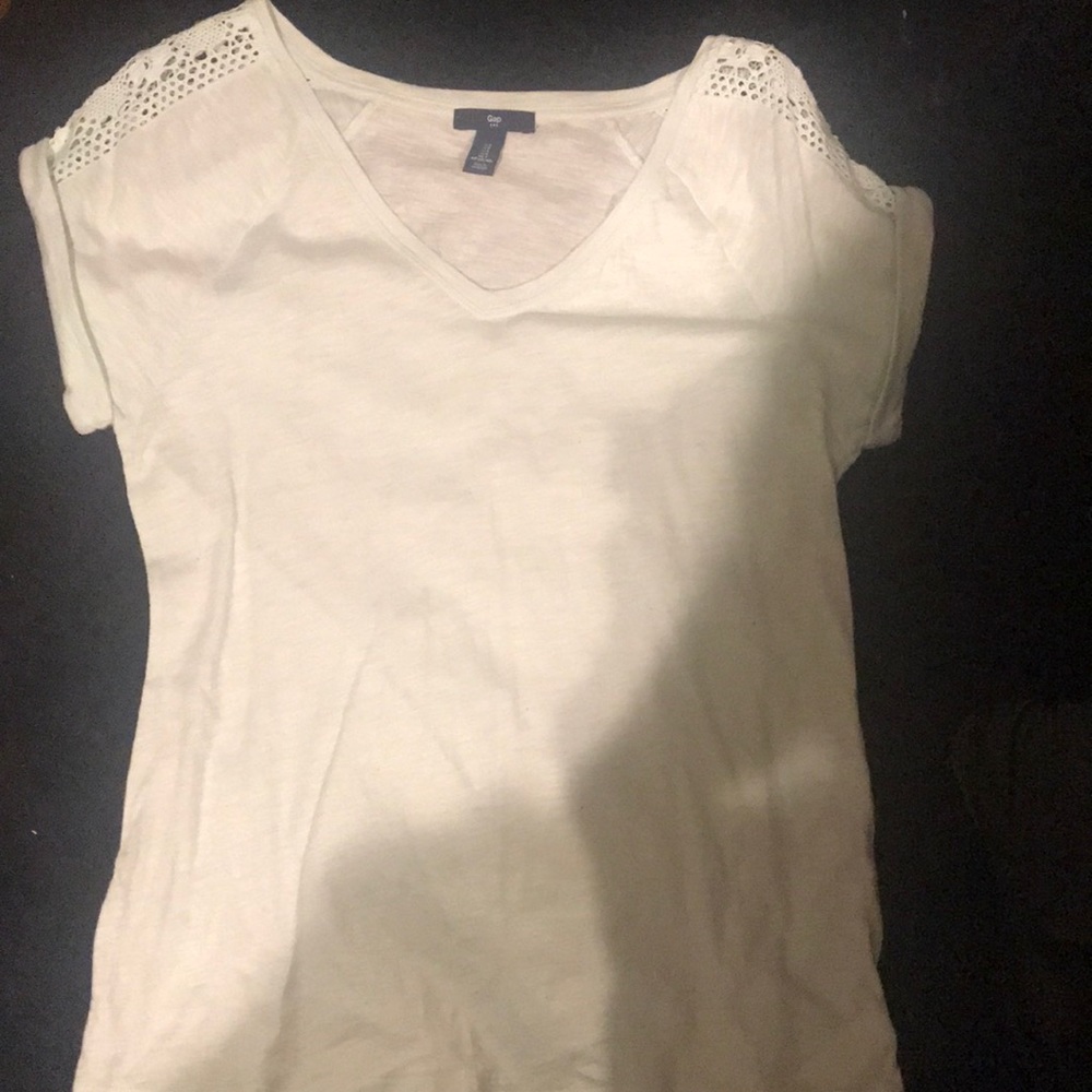 Gap Cut out shoulder Juniors Shirt v neck